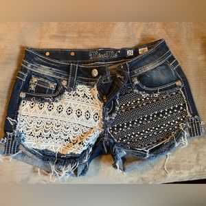 Miss Me Shorts Size 25! Only worn twice!